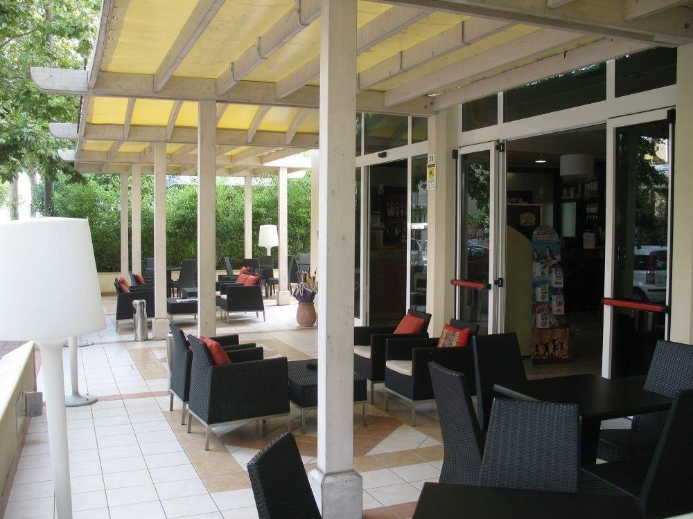 צ'סנטיקו Hotel Orly מראה חיצוני תמונה
