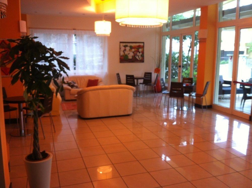 צ'סנטיקו Hotel Orly מראה חיצוני תמונה