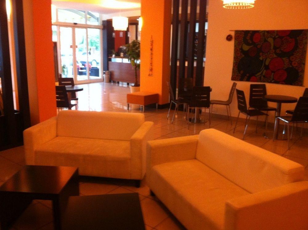 צ'סנטיקו Hotel Orly מראה חיצוני תמונה