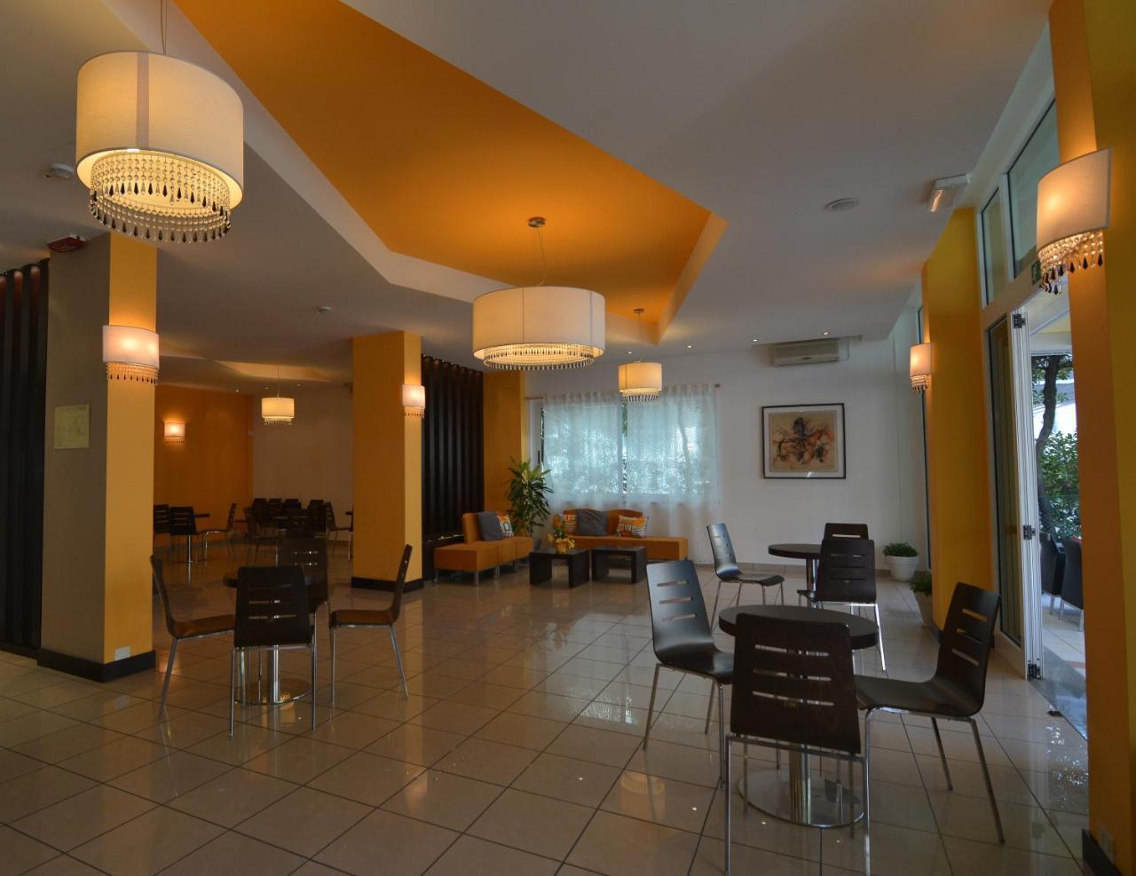 צ'סנטיקו Hotel Orly מראה חיצוני תמונה