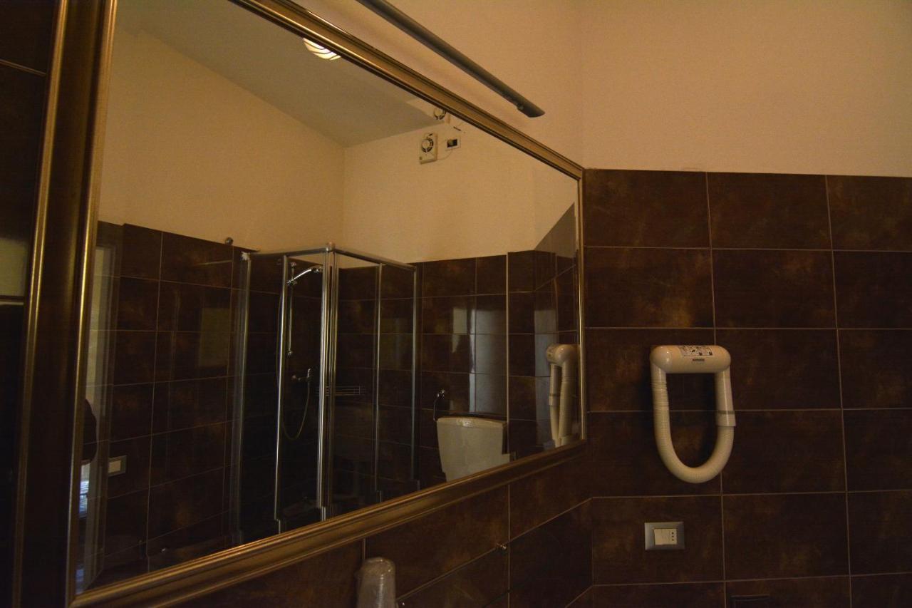 צ'סנטיקו Hotel Orly מראה חיצוני תמונה