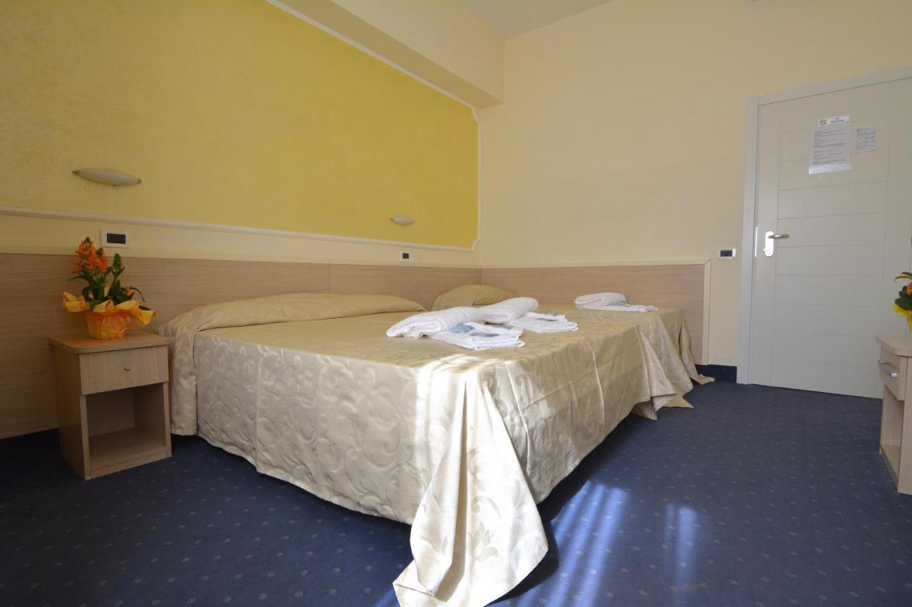 צ'סנטיקו Hotel Orly מראה חיצוני תמונה