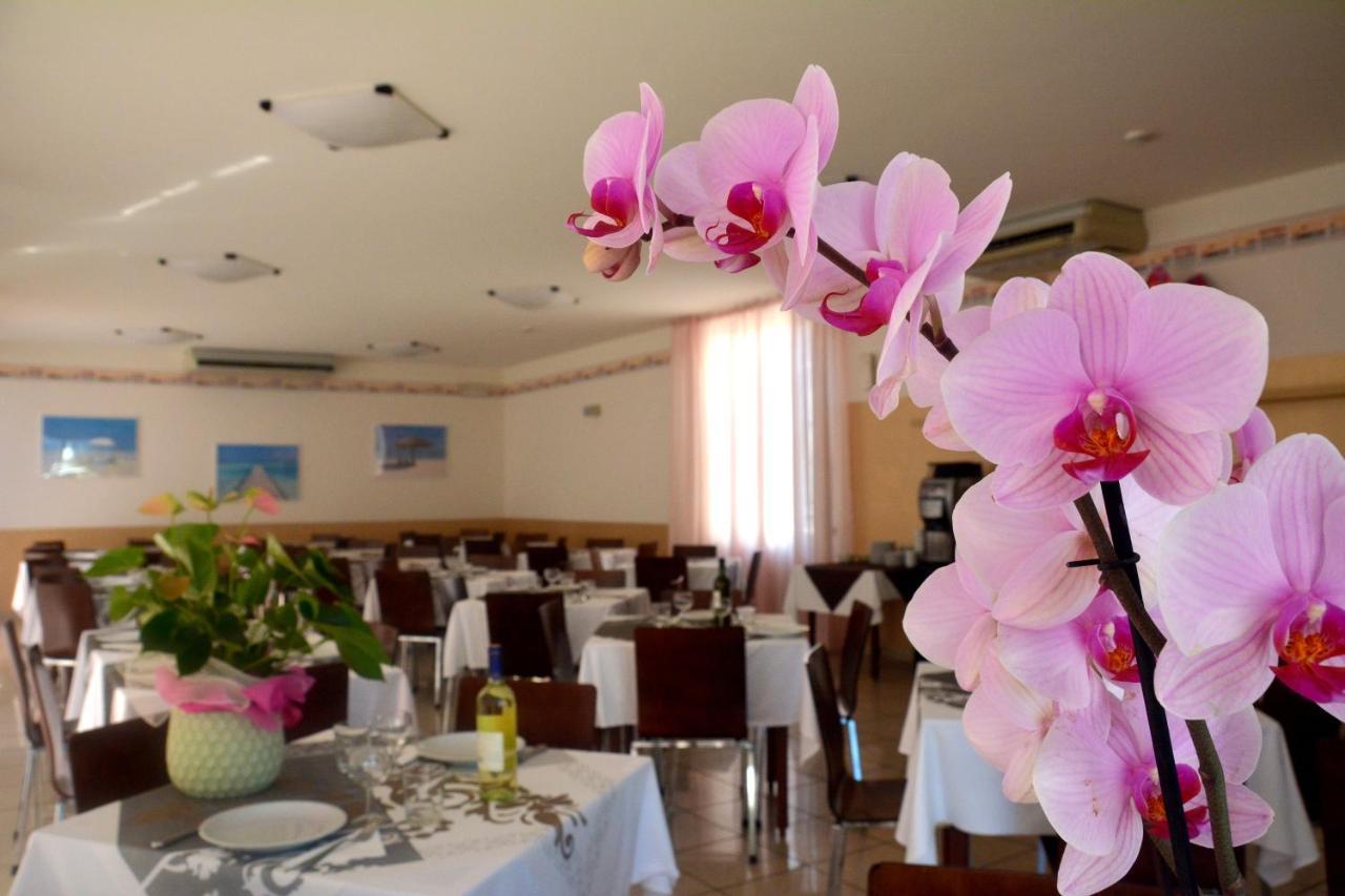 צ'סנטיקו Hotel Orly מראה חיצוני תמונה