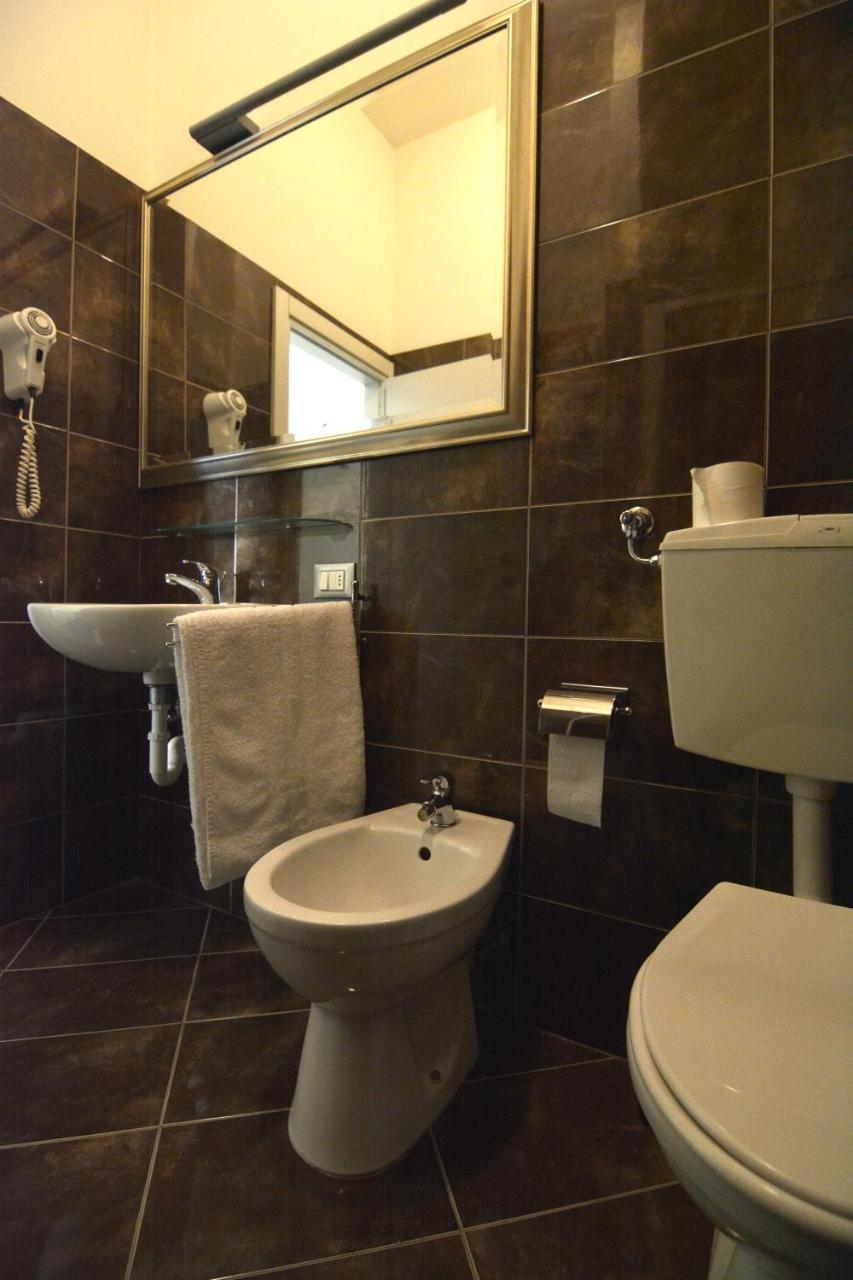 צ'סנטיקו Hotel Orly מראה חיצוני תמונה