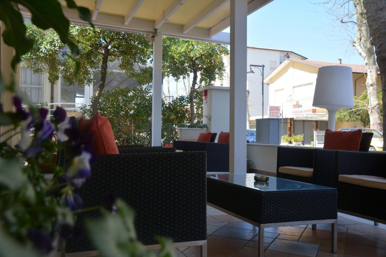 צ'סנטיקו Hotel Orly מראה חיצוני תמונה