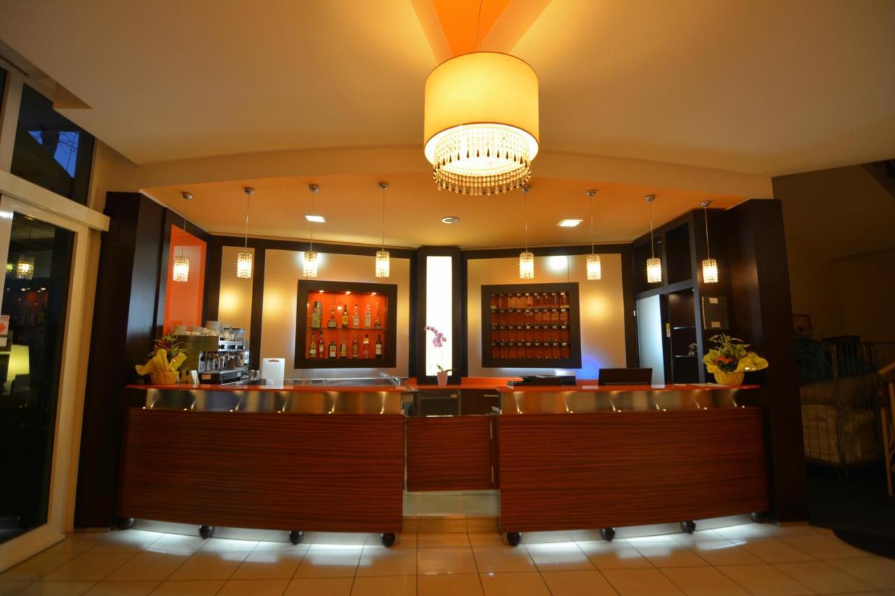 צ'סנטיקו Hotel Orly מראה חיצוני תמונה