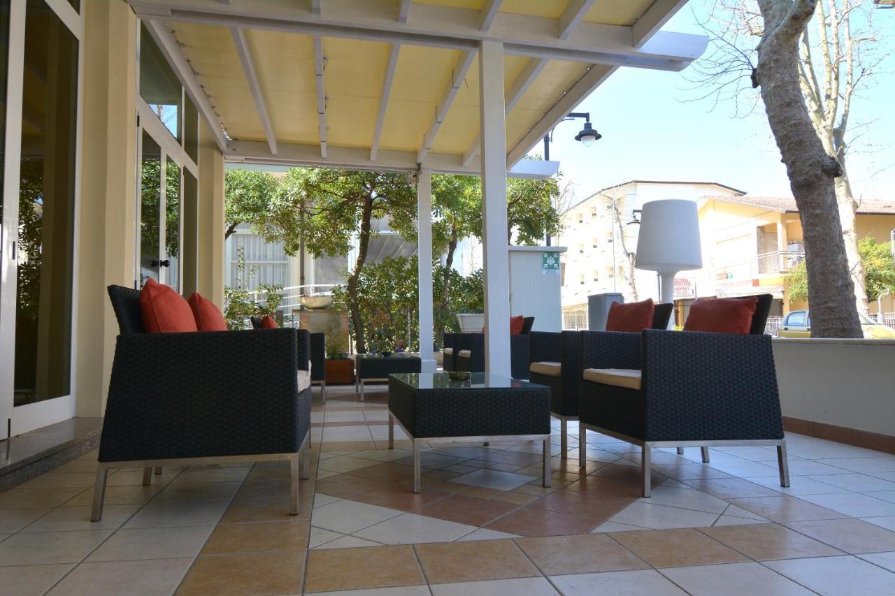 צ'סנטיקו Hotel Orly מראה חיצוני תמונה