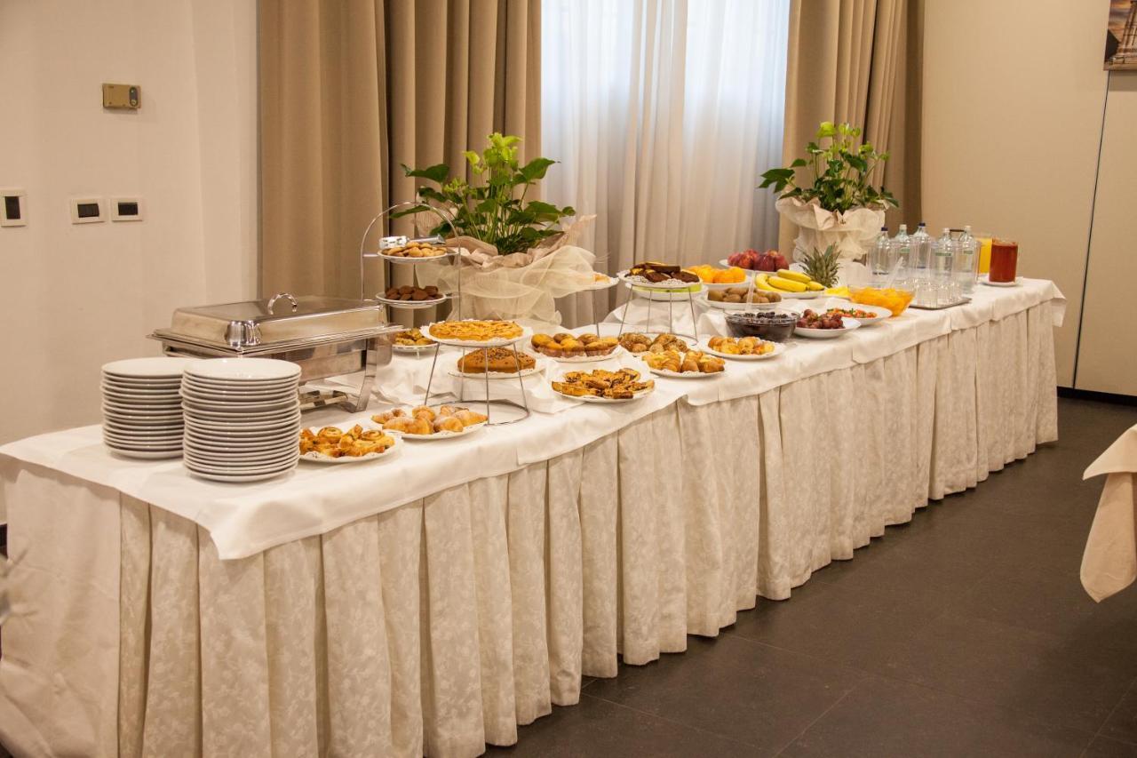 צ'סנטיקו Hotel Orly מראה חיצוני תמונה