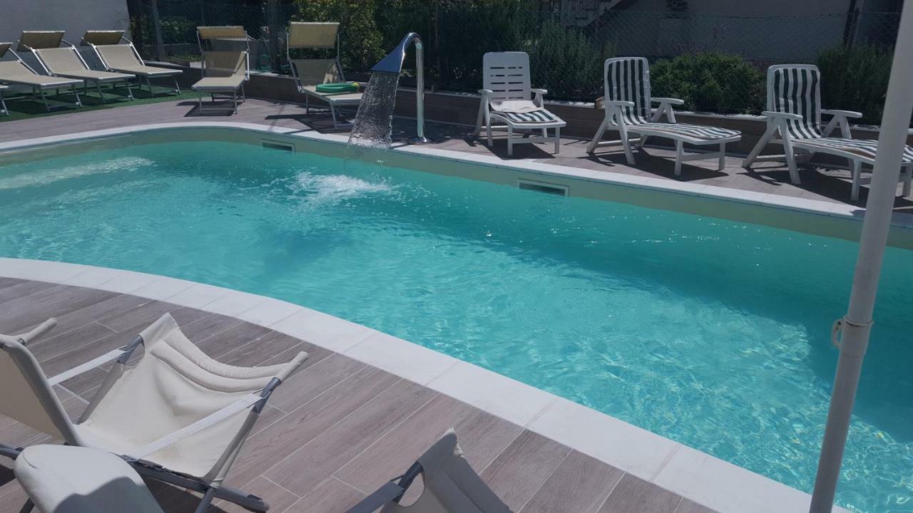צ'סנטיקו Hotel Orly מראה חיצוני תמונה