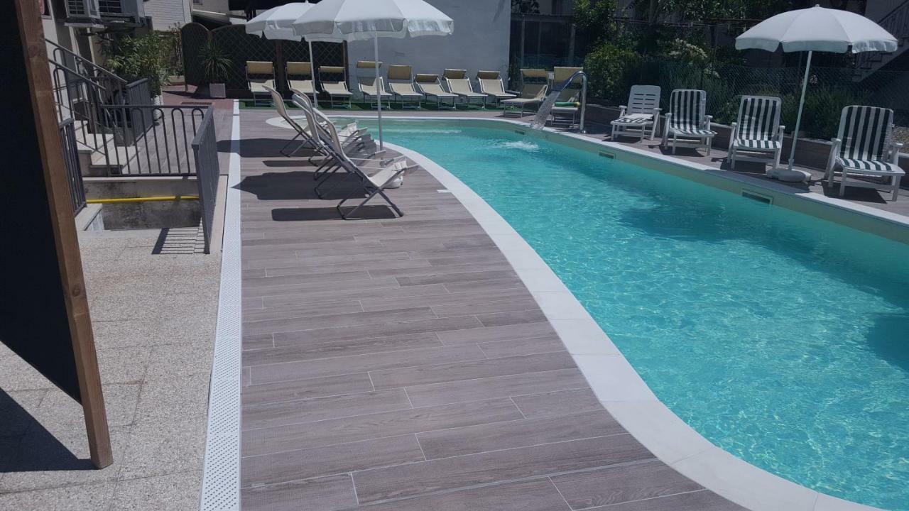צ'סנטיקו Hotel Orly מראה חיצוני תמונה