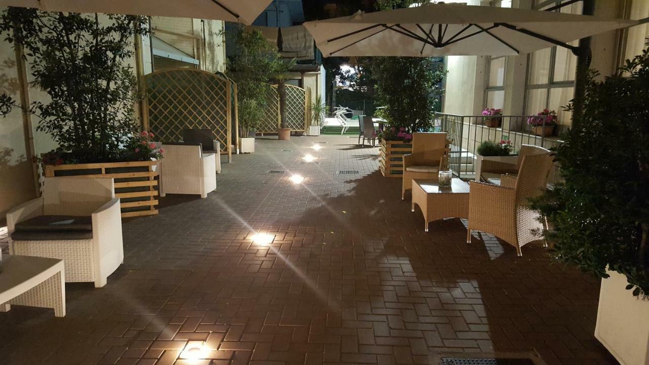 צ'סנטיקו Hotel Orly מראה חיצוני תמונה